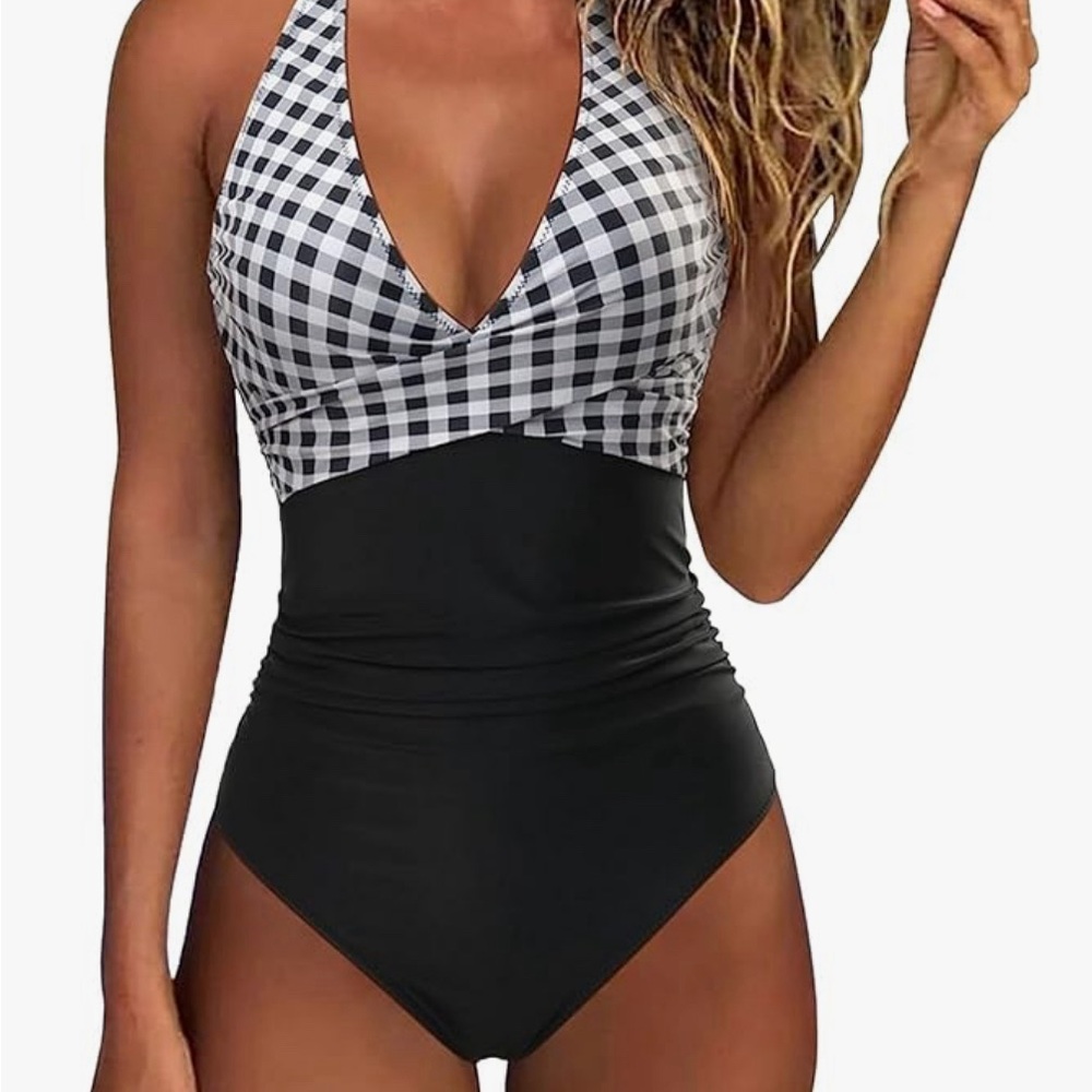 Cute One Piece Swimsuit for Women High Cut 1 Piece Swimsuit / Front Cross